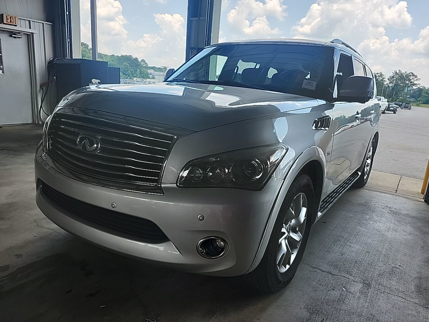 Infiniti QX80