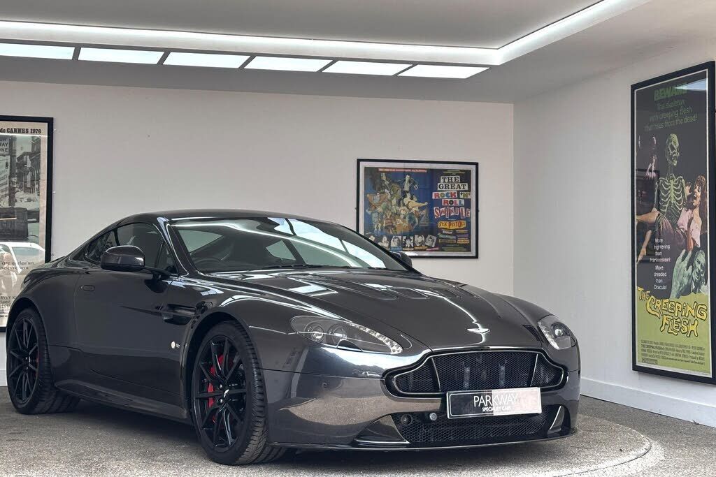 Aston Martin V12 Vantage