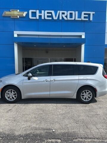 2022 CHRYSLER Voyager