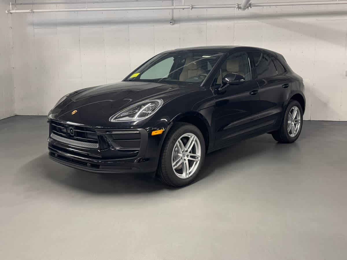 2025 PORSCHE Macan