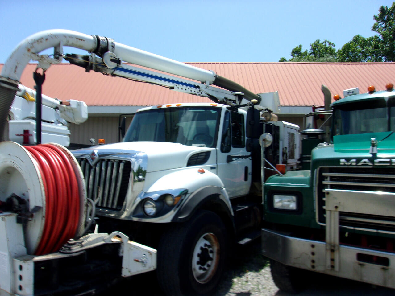 2010 INTERNATIONAL SF525