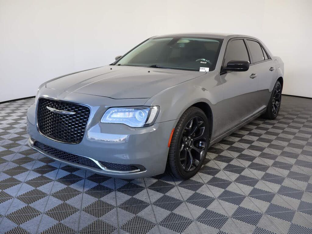 2019 CHRYSLER 300