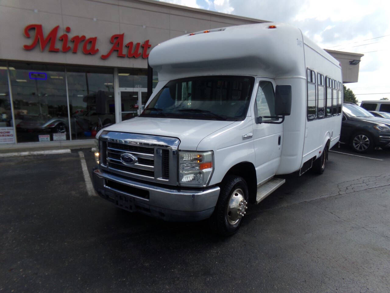 2011 FORD E-350