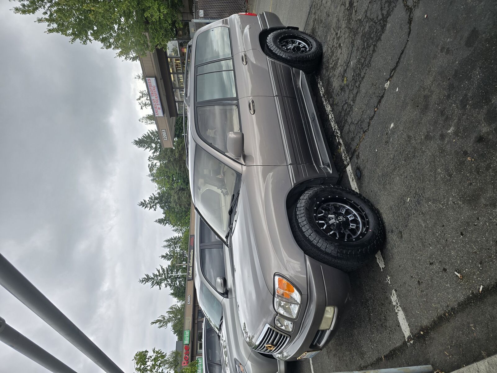 Lexus LX