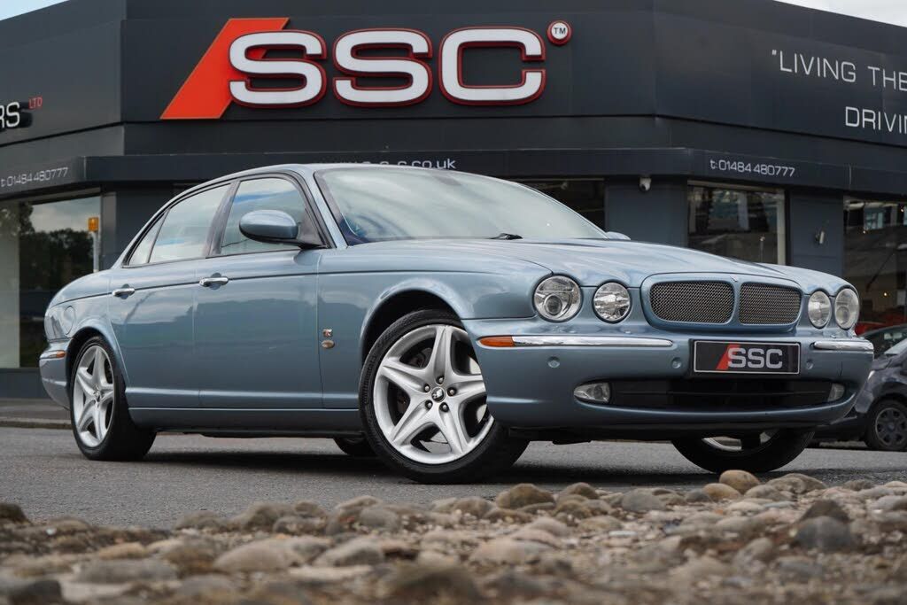 Jaguar XJR