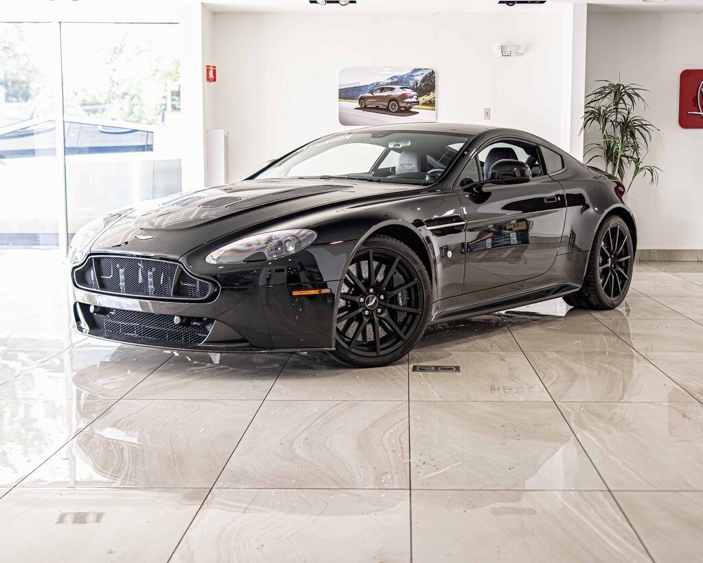 Aston Martin V12 Vantage