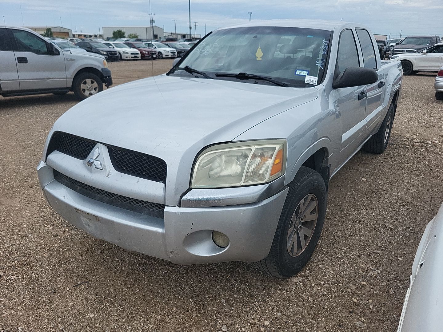 Mitsubishi Raider