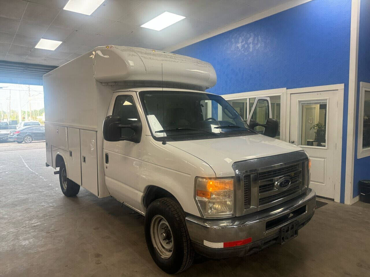 2011 FORD E-350