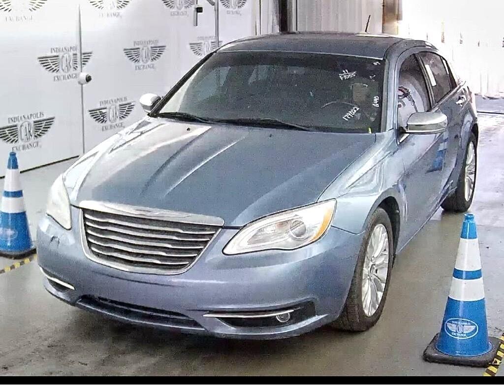 2011 CHRYSLER 200