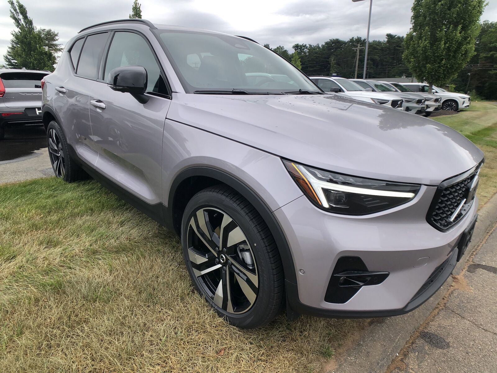 2026 VOLVO XC40