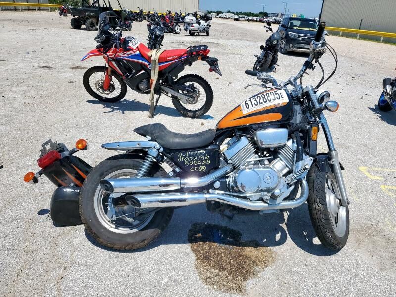 Honda VF750C2 (MAGNA)