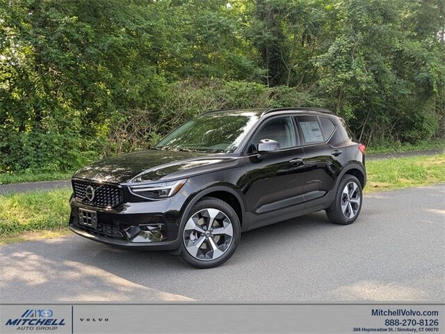 2026 VOLVO XC40
