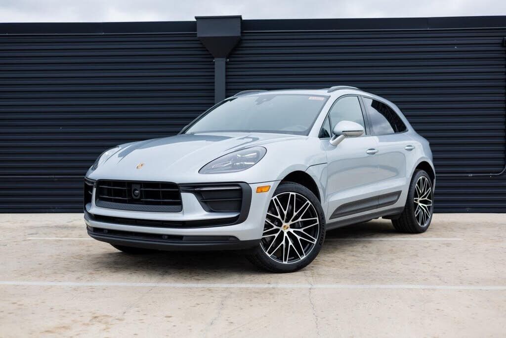 2025 PORSCHE Macan