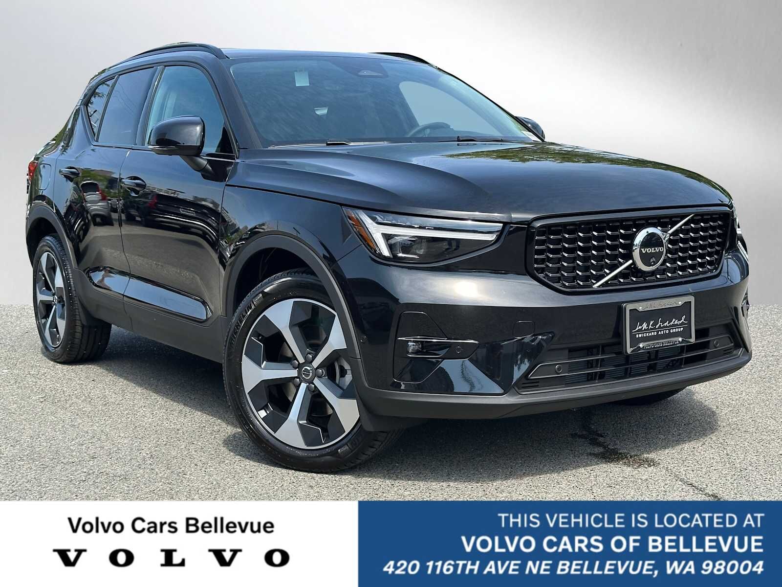 2025 VOLVO XC40