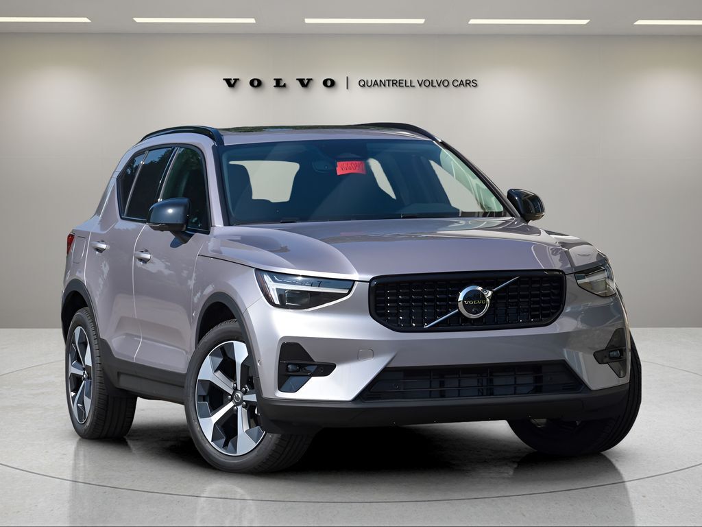 2026 VOLVO XC40