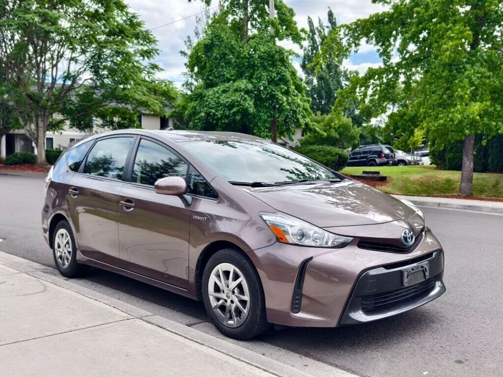 Toyota Prius V