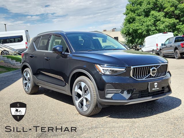 2025 VOLVO XC40