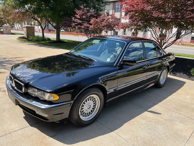 BMW 740i