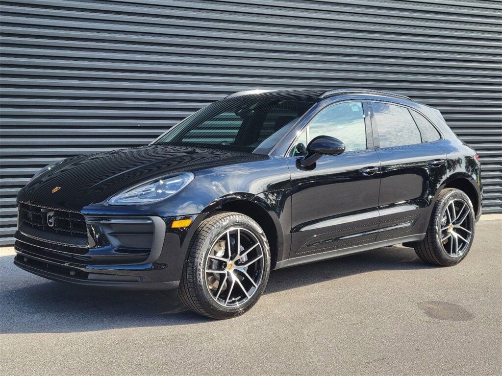 2025 PORSCHE Macan