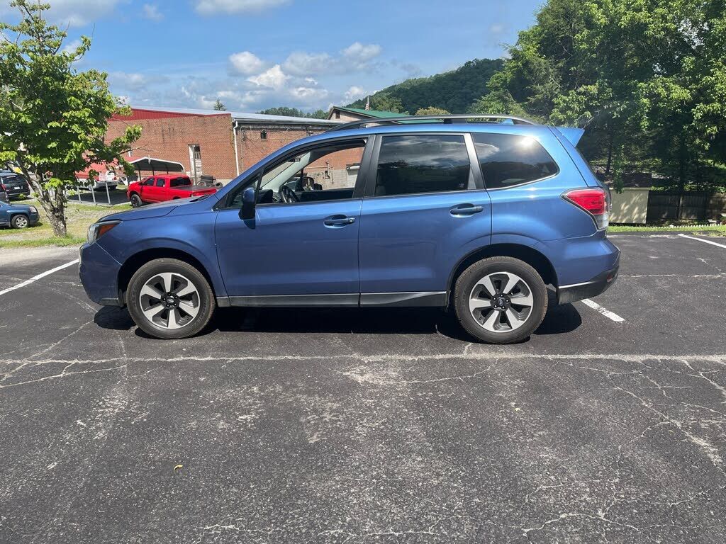 2017 SUBARU Forester