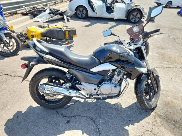Suzuki GW250L