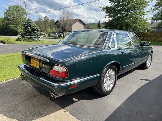 Jaguar XJ8