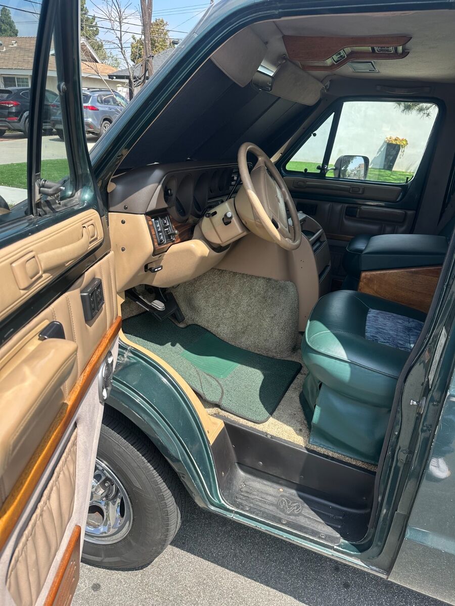 Dodge Ram Van