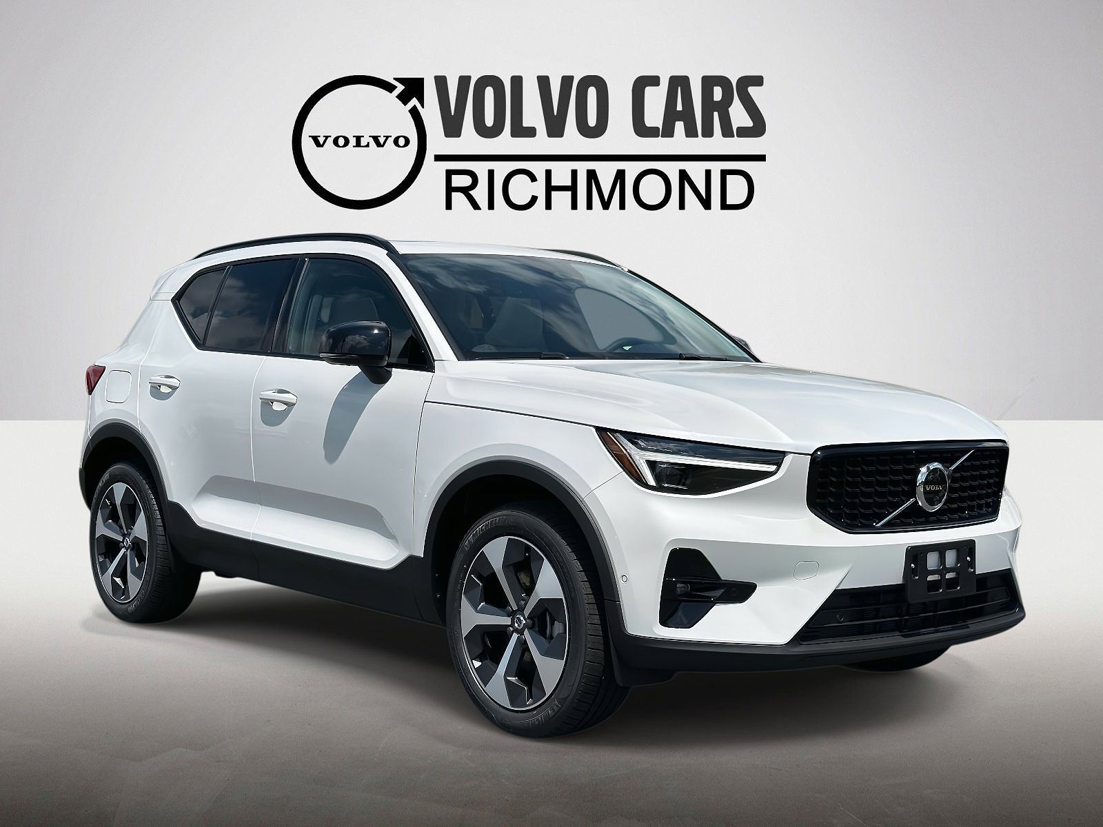 2026 VOLVO XC40