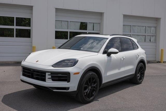 2024 PORSCHE Cayenne