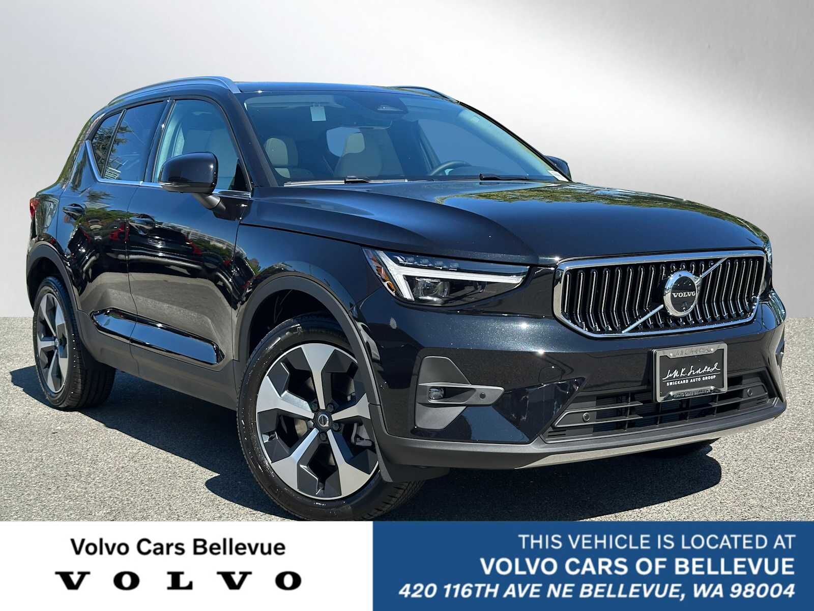 2025 VOLVO XC40