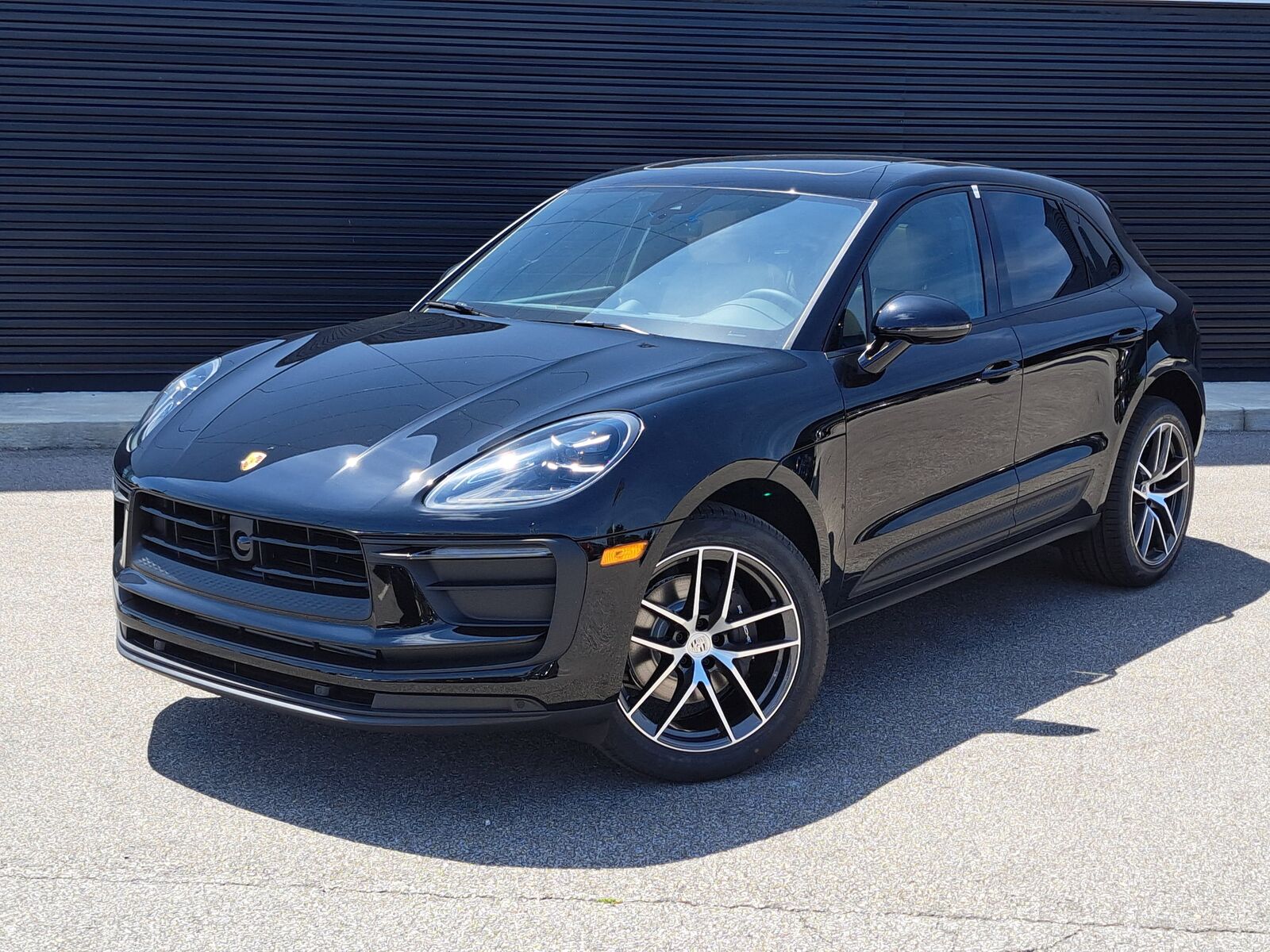 2025 PORSCHE Macan