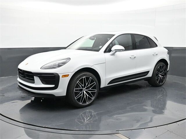 2025 PORSCHE Macan