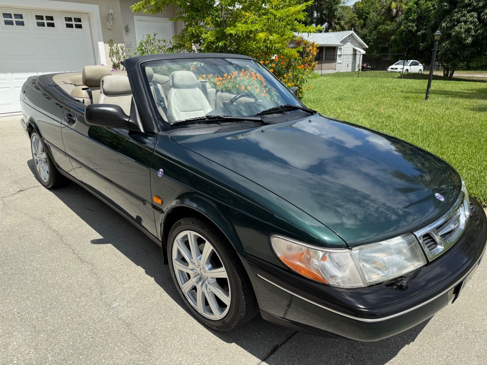 Saab 900