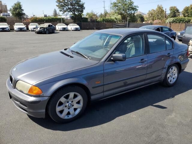 BMW 323i
