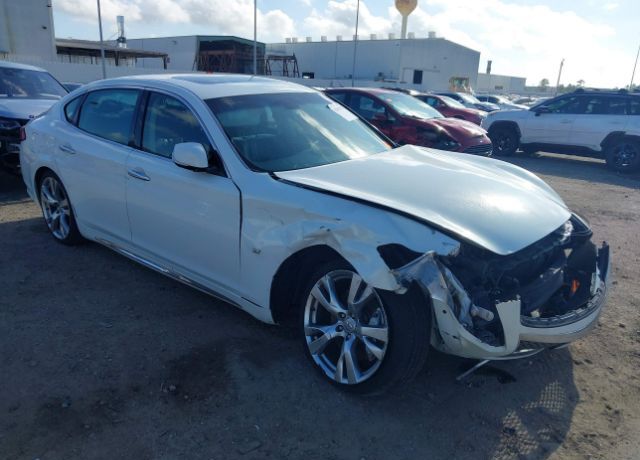 Infiniti Q70L