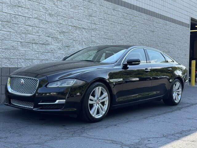 Jaguar XJ