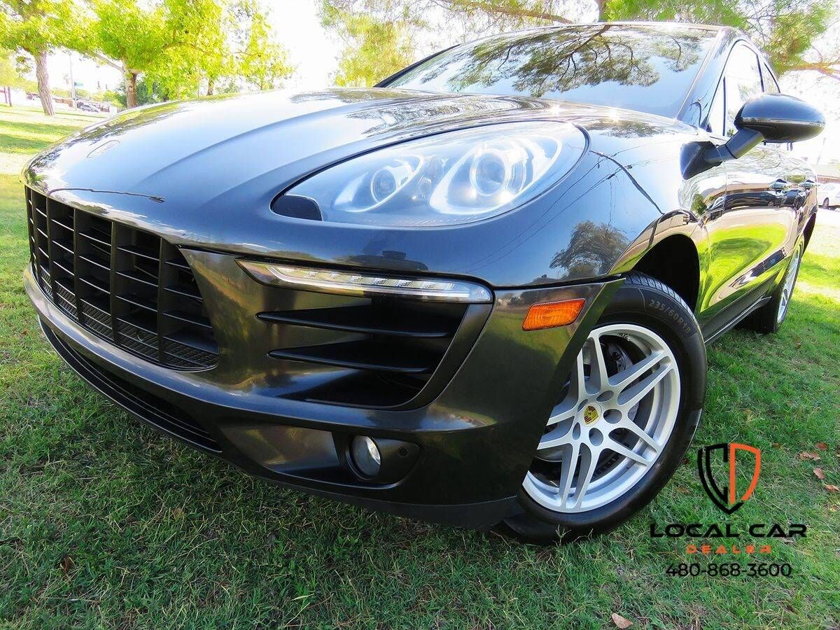 2017 PORSCHE Macan