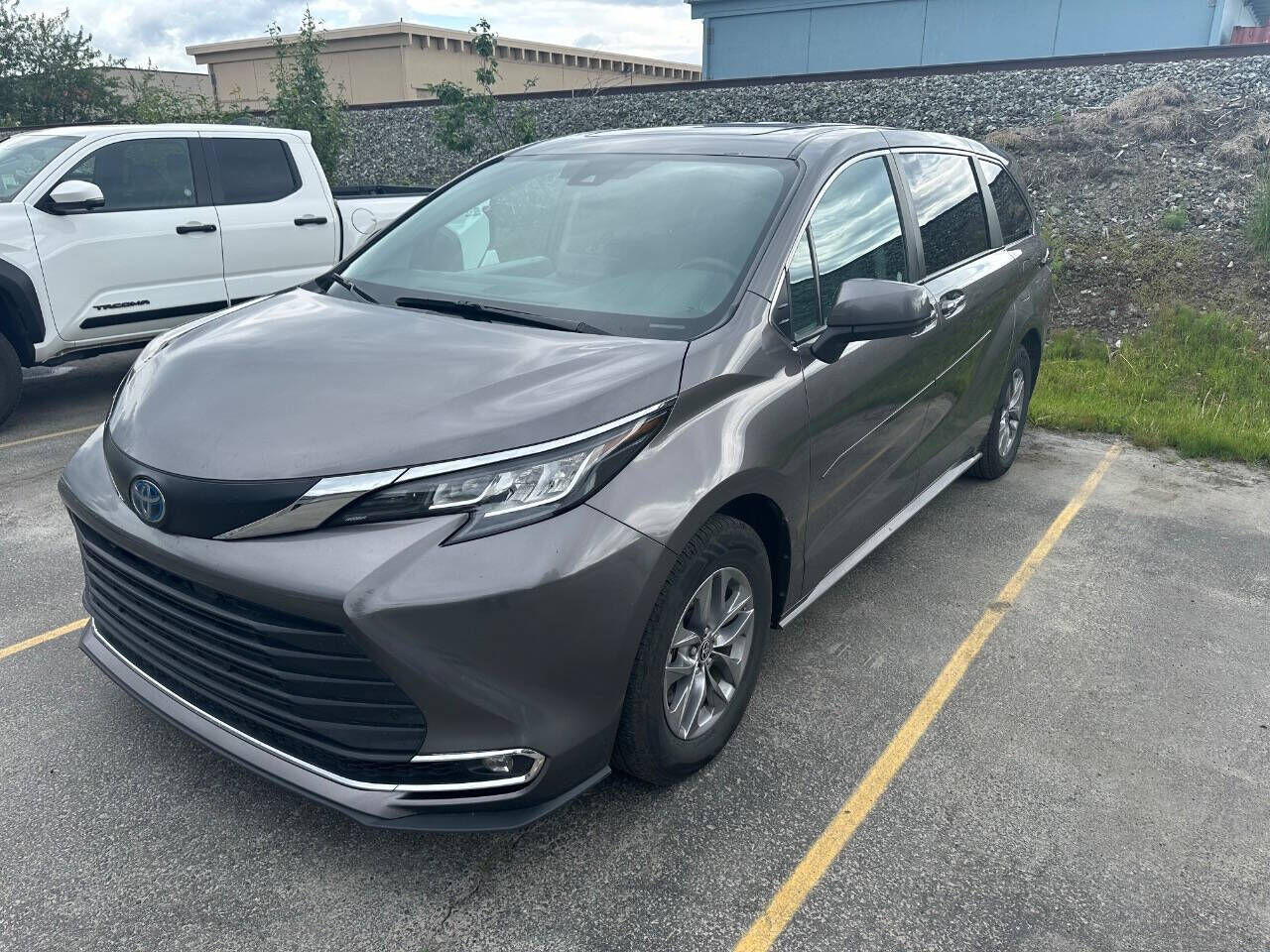 2023 TOYOTA Sienna