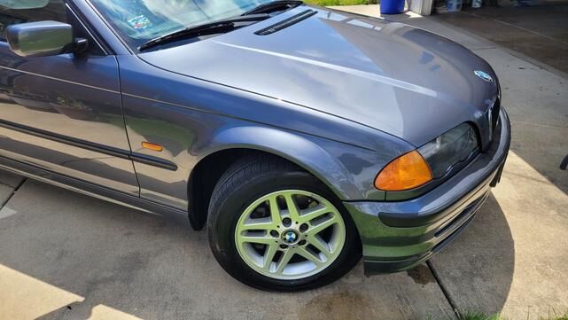 BMW 323i