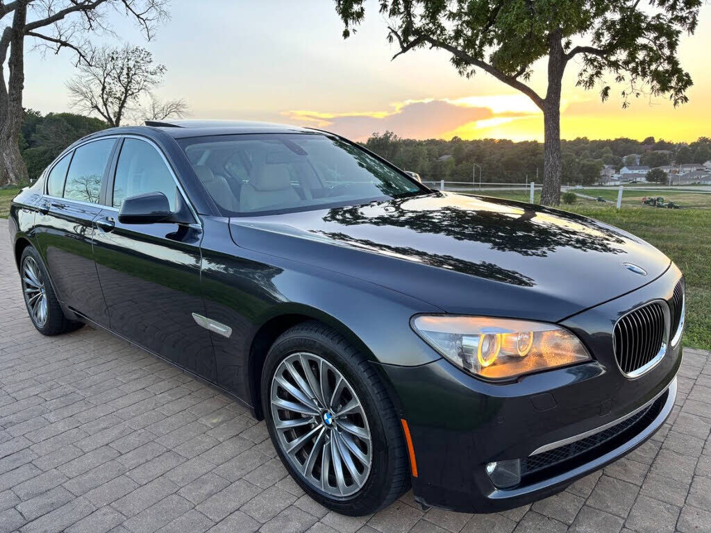 BMW 740i