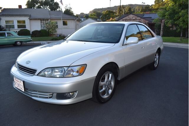 Lexus ES