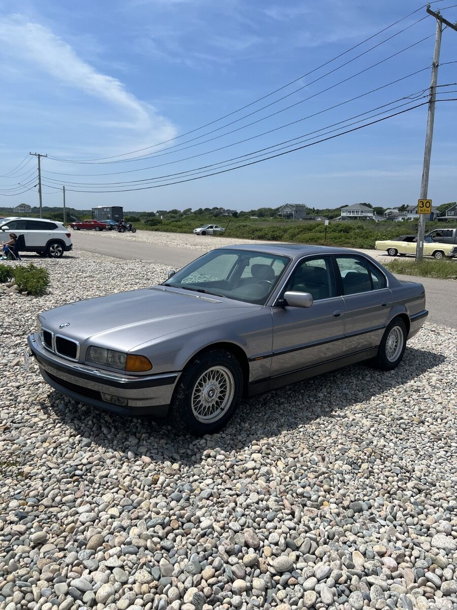 BMW 740i