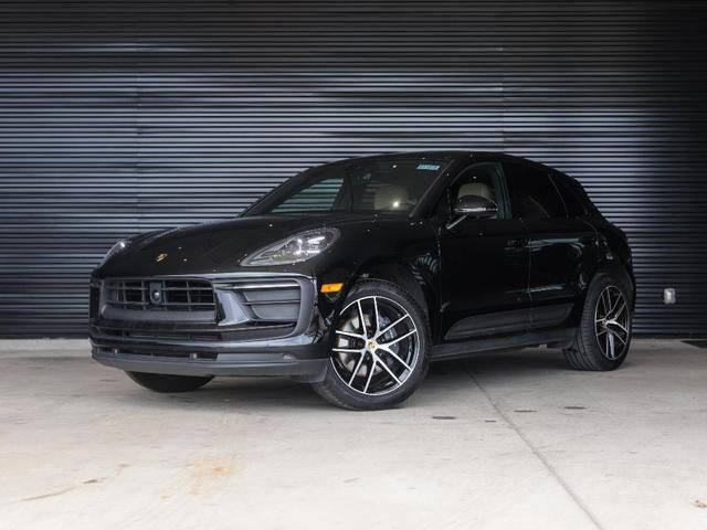 2025 PORSCHE Macan
