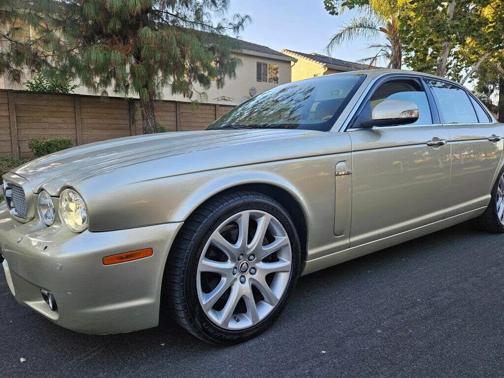 Jaguar XJ