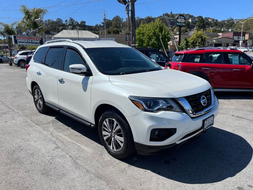 2017 NISSAN Pathfinder