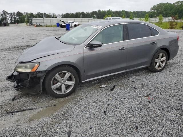 2012 VOLKSWAGEN Passat