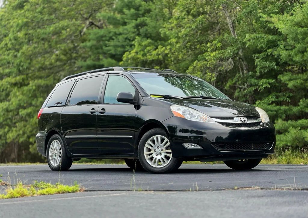 2010 TOYOTA Sienna