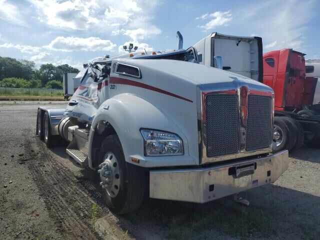 2023 KENWORTH T880