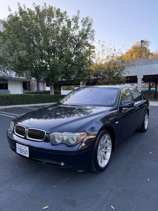 BMW 745i
