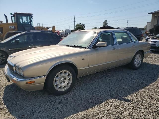 Jaguar XJ8